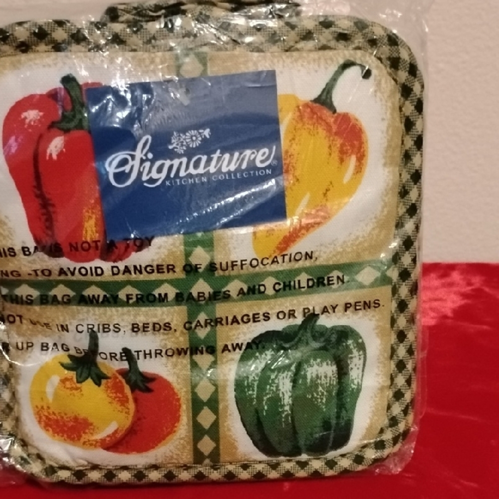 D- NWT Colorful Bell Pepper Pot Holders - Picture 3 of 5
